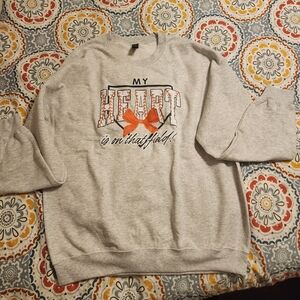 Gildan Gray Crewneck Sweatshirt with Graphic Design